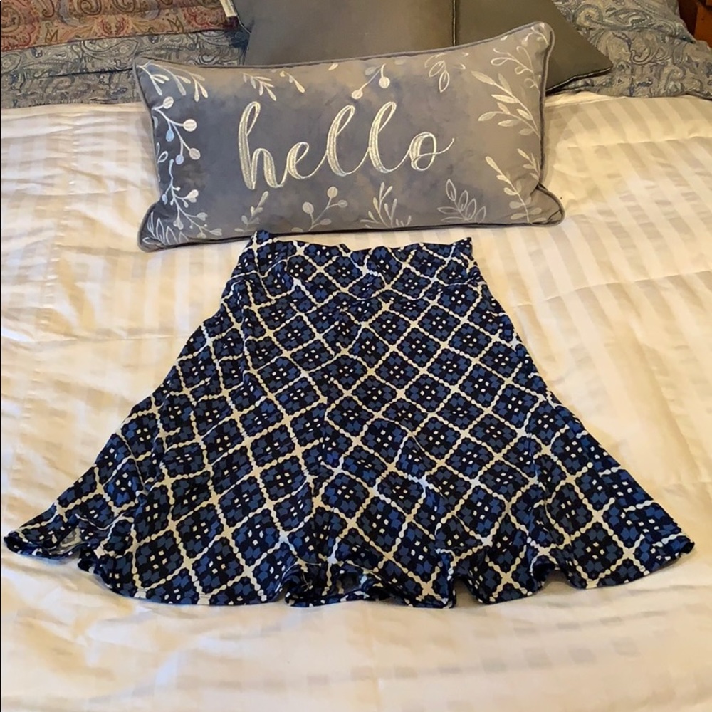 Max Studio skirt And navy white and black.